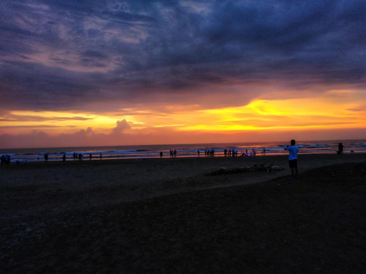 Shunyachi LotusFeet Hotel Morjim Bagian luar foto