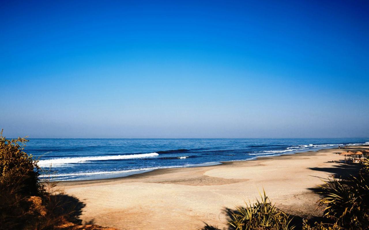 Shunyachi LotusFeet Hotel Morjim Bagian luar foto