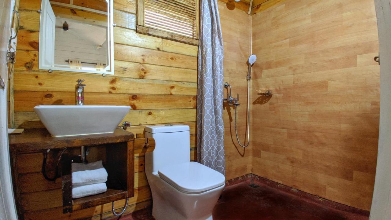 Shunyachi LotusFeet Hotel Morjim Bagian luar foto
