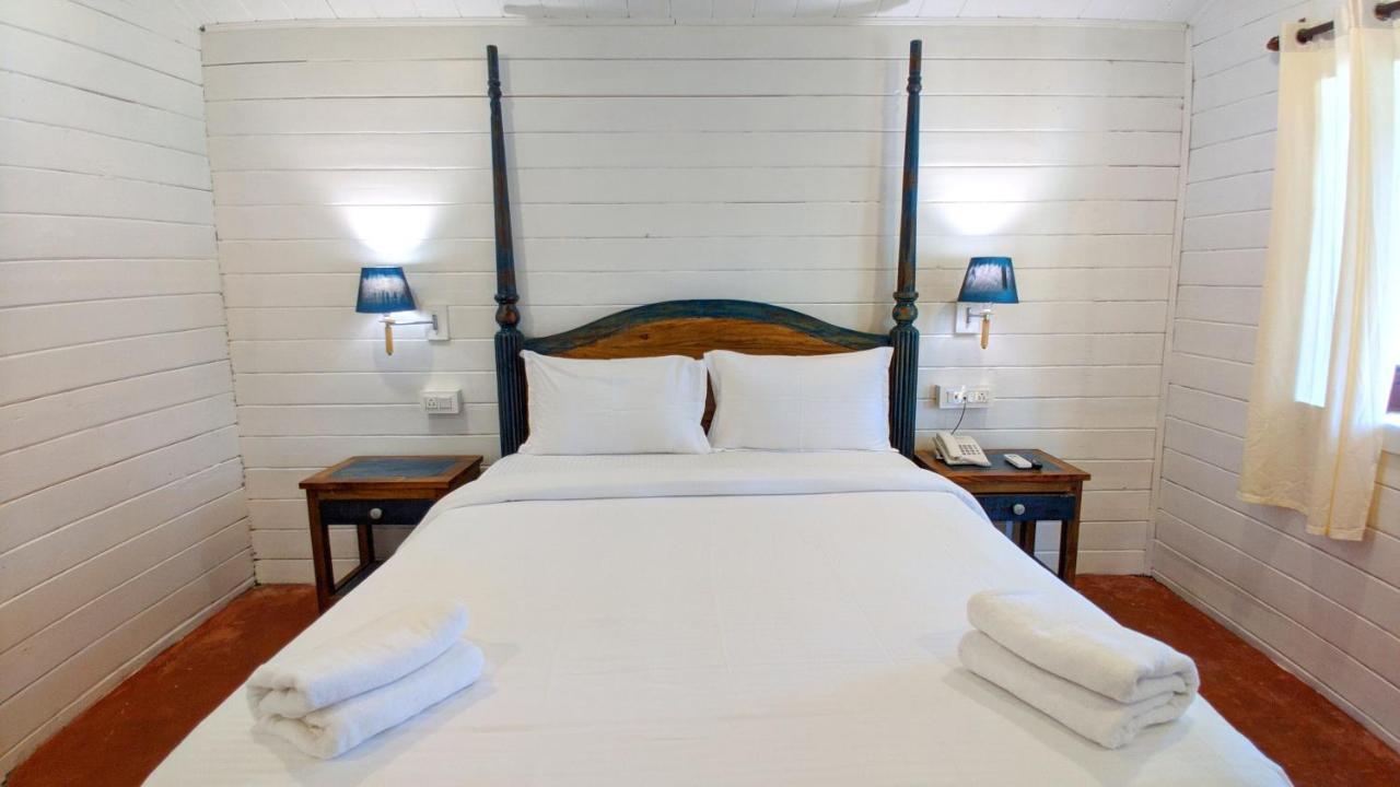 Shunyachi LotusFeet Hotel Morjim Bagian luar foto