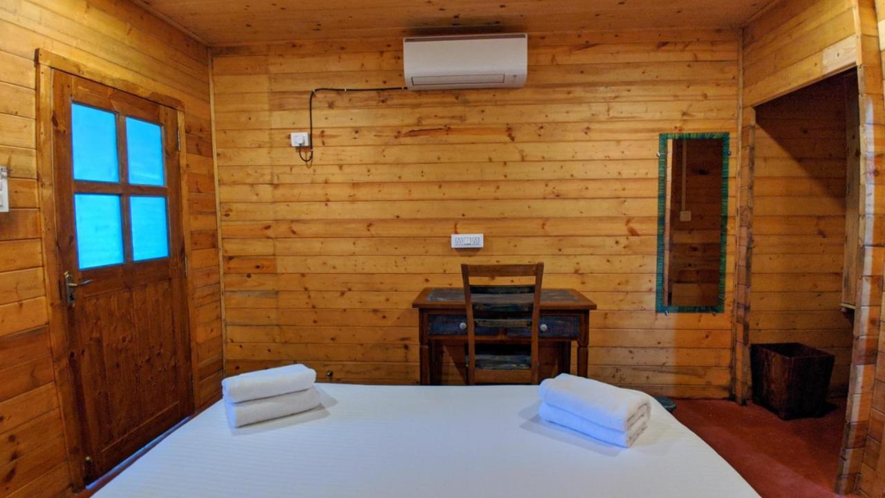 Shunyachi LotusFeet Hotel Morjim Bagian luar foto