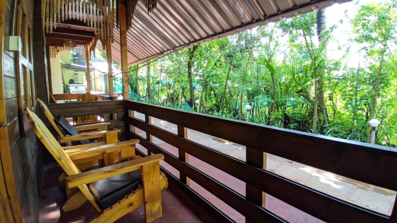 Shunyachi LotusFeet Hotel Morjim Bagian luar foto