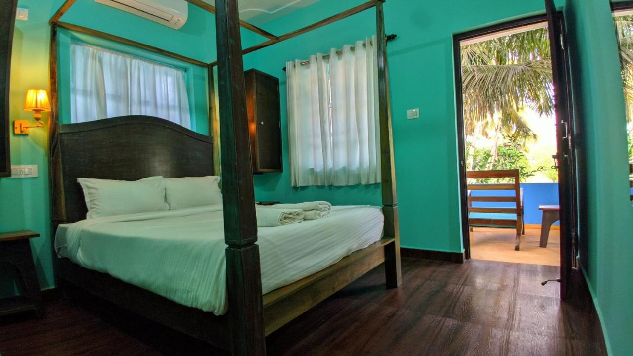 Shunyachi LotusFeet Hotel Morjim Bagian luar foto