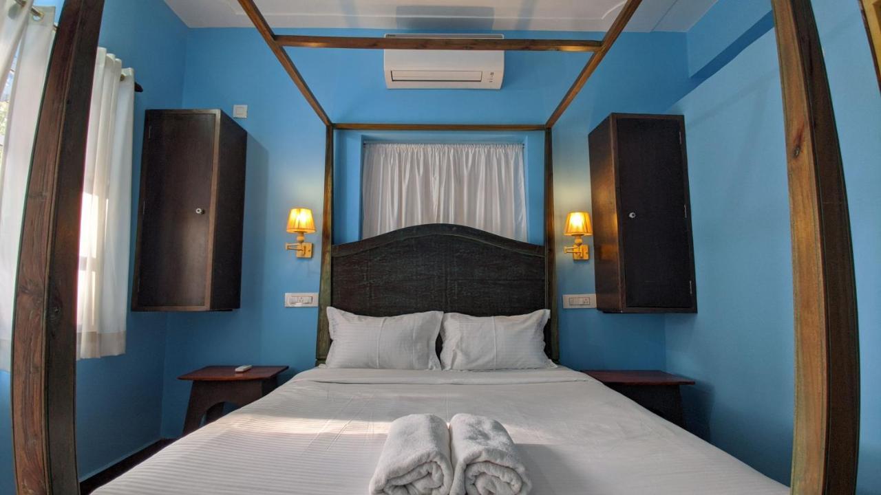 Shunyachi LotusFeet Hotel Morjim Bagian luar foto