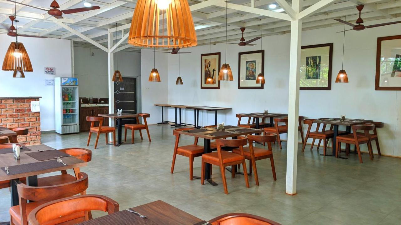 Shunyachi LotusFeet Hotel Morjim Bagian luar foto