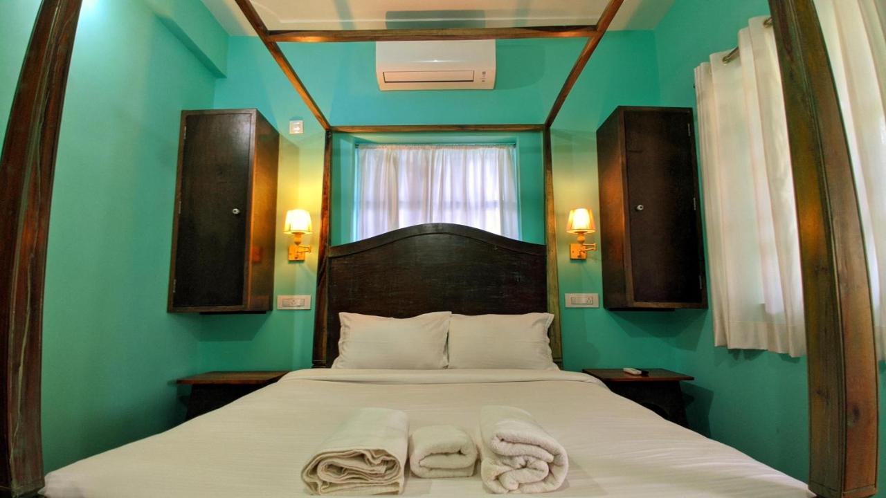 Shunyachi LotusFeet Hotel Morjim Bagian luar foto